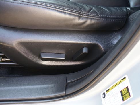 Used 2018 MAZDA MAZDA3 Touring FWD image 13