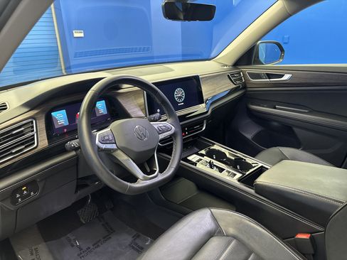 Used 2024 Volkswagen Atlas SEL AWD/4WD image 11