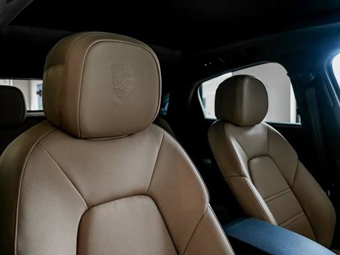 New 2026 Porsche Cayenne S AWD/4WD image 32
