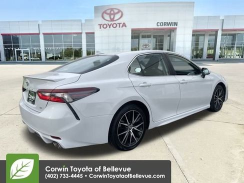 Used 2023 Toyota Camry SE image 5