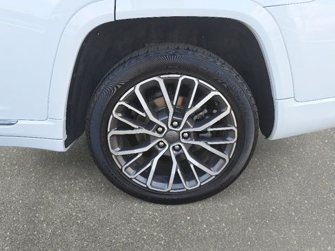 Certified 2025 Jeep Grand Cherokee L Summit AWD/4WD image 34