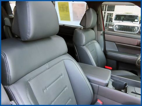Used 2024 Hyundai Santa Fe Calligraphy AWD/4WD image 9