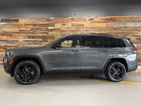 Used 2023 Jeep Grand Cherokee L Laredo image 17