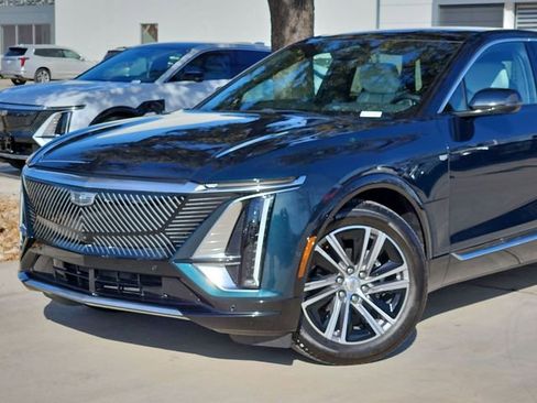 Certified 2024 Cadillac Lyriq Luxury image 6