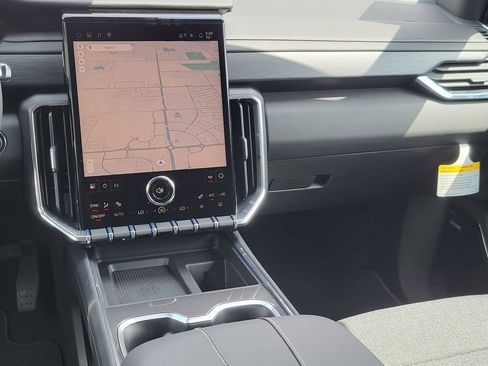 New 2026 GMC Acadia Elevation image 32