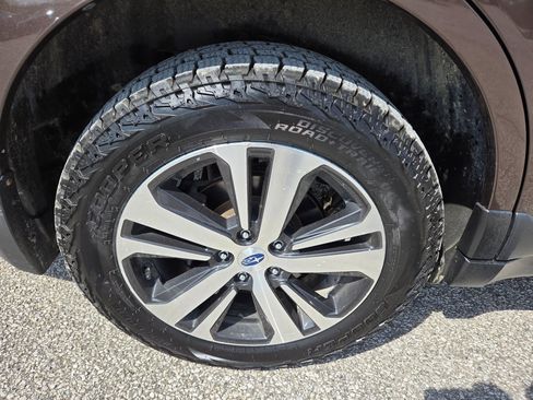 Used 2019 Subaru Outback 3.6R Limited w/ Popular Package #2 AWD/4WD image 10