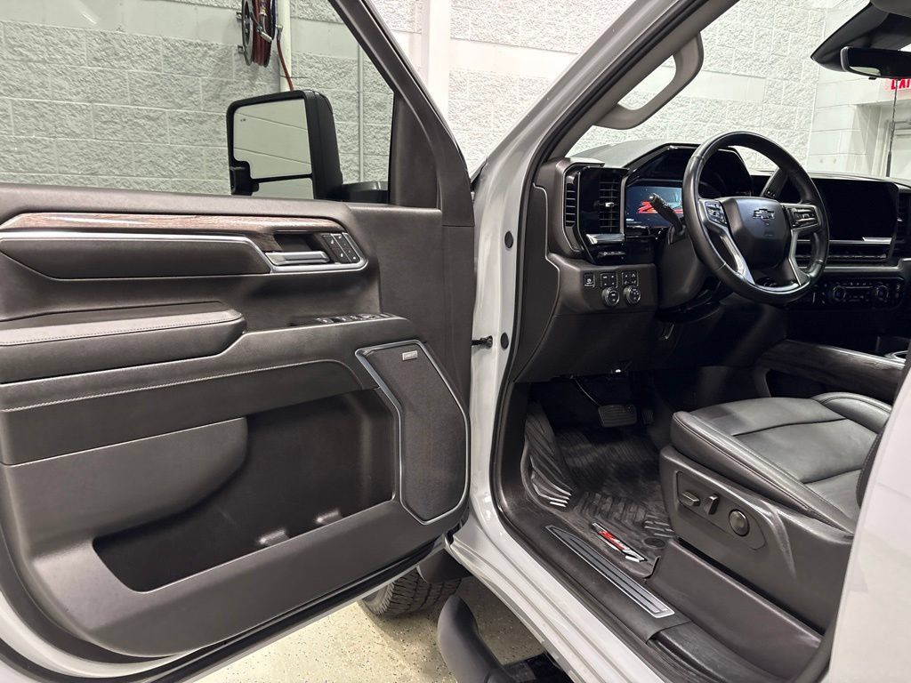 Used 2024 Chevrolet Silverado 3500 LTZ w/ LTZ Plus Package AWD/4WD image 15