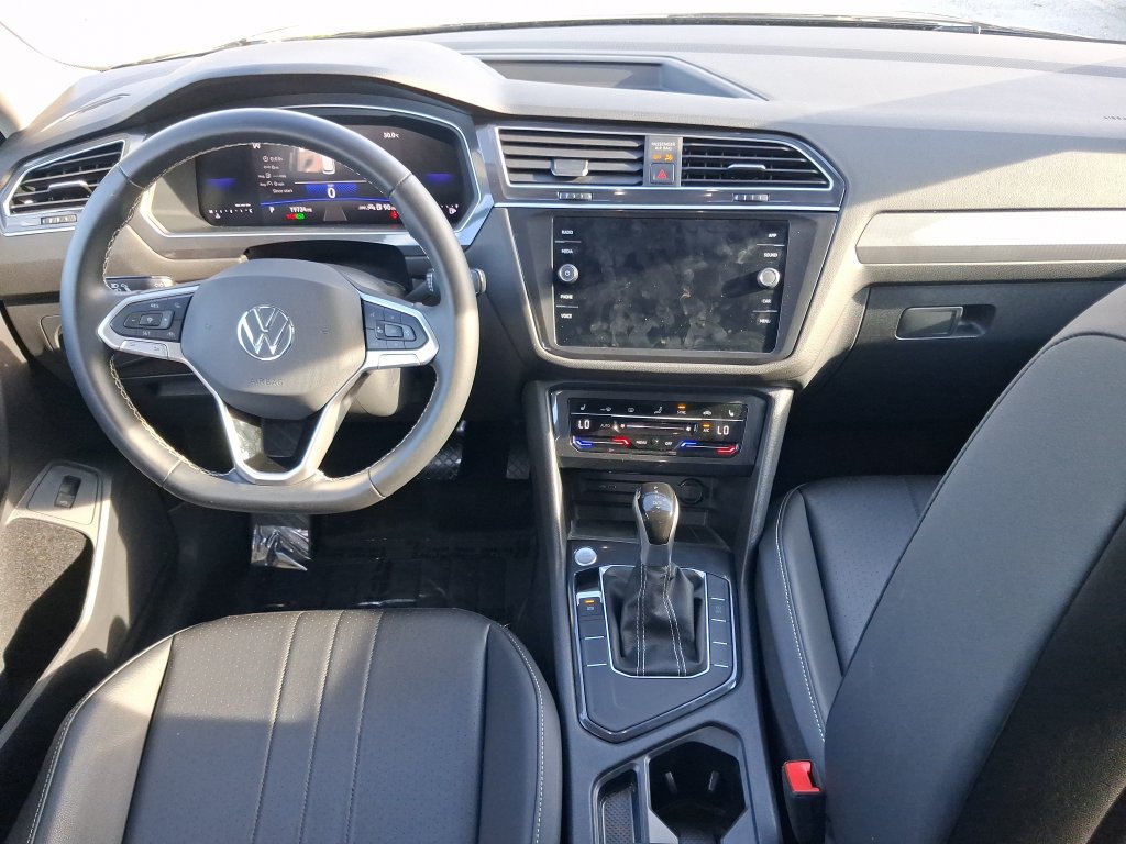Used 2024 Volkswagen Tiguan SE FWD image 18