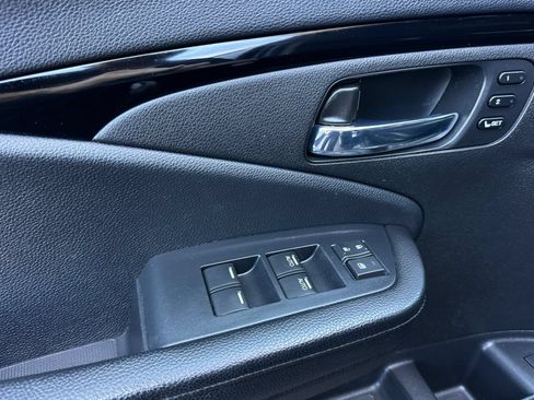 Used 2022 Honda Pilot Touring image 10