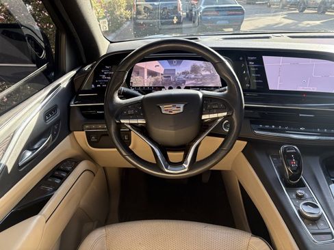 Used 2021 Cadillac Escalade ESV Premium Luxury image 9