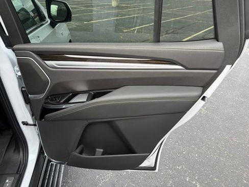 New 2026 Cadillac Escalade Luxury image 30