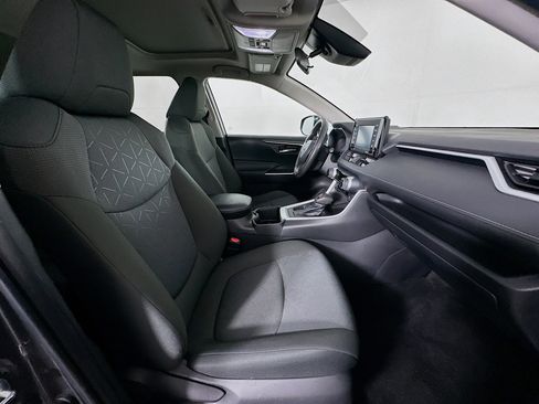 Used 2022 Toyota RAV4 XLE w/ Convenience Package image 31