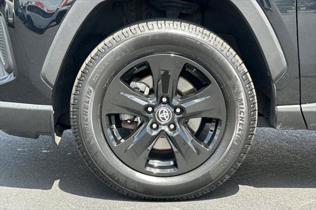 Certified 2022 Toyota RAV4 XLE w/ Convenience Package FWD image 31