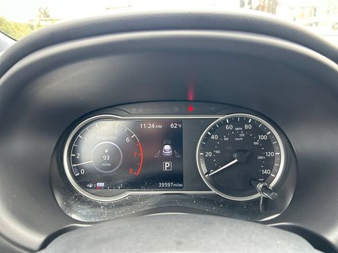 Used 2019 Nissan Kicks SR w/ SR Premium Package FWD image 16
