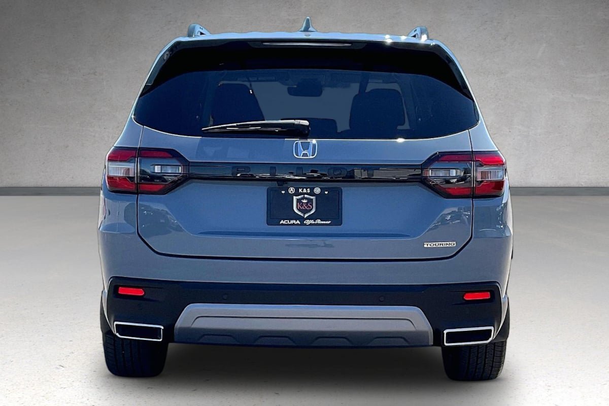 Used 2023 Honda Pilot Touring image 4