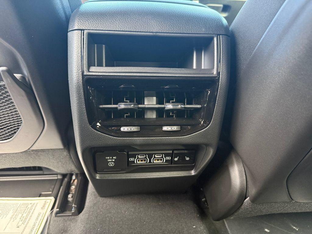 New 2025 Jeep Grand Cherokee Limited w/ Luxury Tech Group II RWD image 30