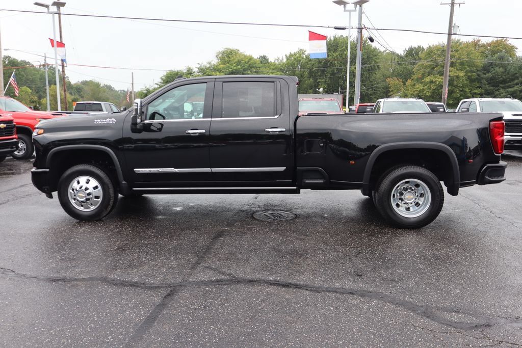 Used 2025 Chevrolet Silverado 3500 High Country w/ High Country Premium Package AWD/4WD image 29