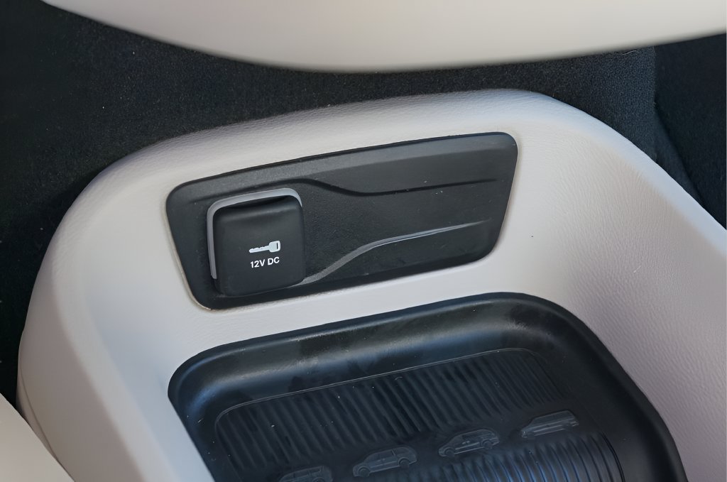Used 2024 Chrysler Pacifica Touring-L FWD image 30