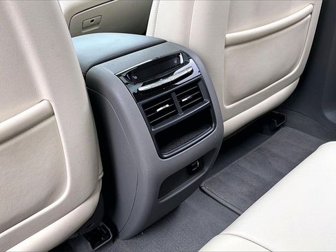 Used 2017 Cadillac XT5 Premium Luxury image 25