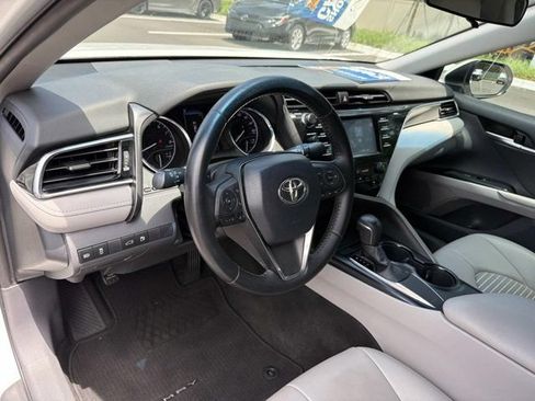 Used 2018 Toyota Camry SE FWD image 12