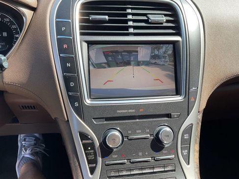 Used 2016 Lincoln MKX Reserve w/ Luxury Package image 18