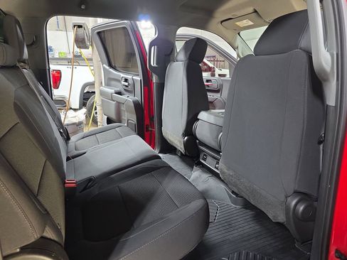 Used 2021 Chevrolet Silverado 1500 Custom Trail Boss AWD/4WD image 11