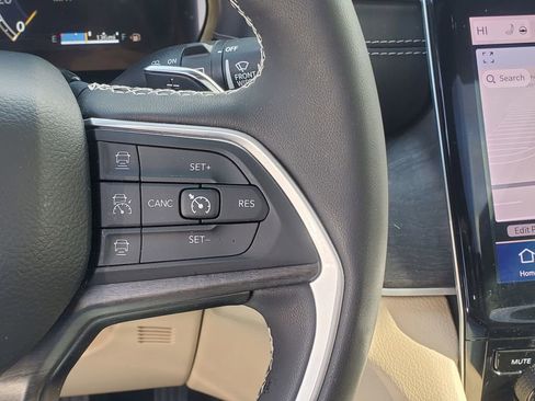 Used 2024 Jeep Grand Cherokee L Limited AWD/4WD image 21