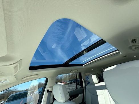 Used 2025 Cadillac XT6 Premium Luxury w/ Technology Package image 18