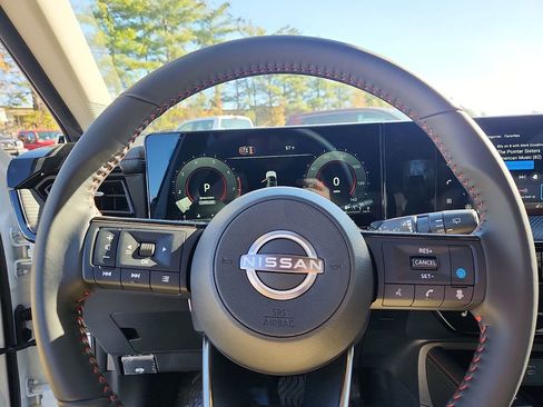 New 2026 Nissan Kicks SR w/ Cold Weather Package AWD/4WD image 9