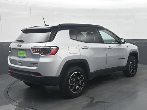 Used 2025 Jeep Compass Trailhawk AWD/4WD image 7