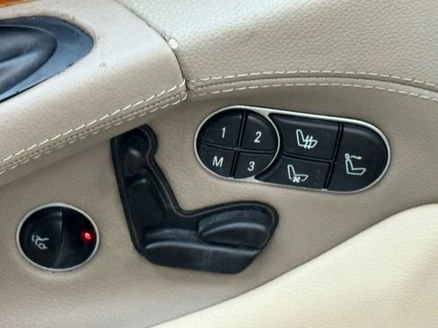 Used 2009 Mercedes-Benz SL 550 w/ Premium I Pkg image 15