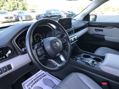 Certified 2024 Honda Pilot Touring image 19