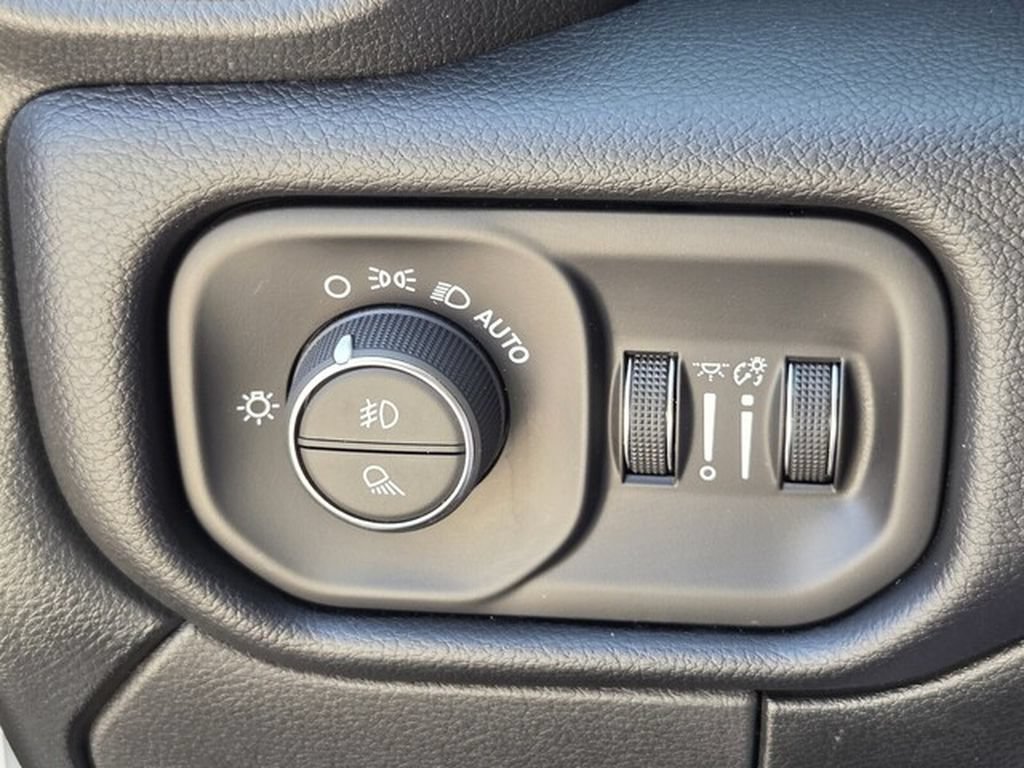 Used 2026 RAM 2500 Laramie AWD/4WD image 26
