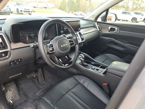 Used 2022 Kia Sorento EX w/ Panoramic Sunroof Package image 25