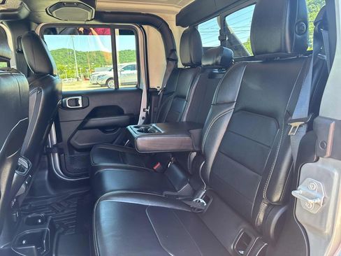 Used 2020 Jeep Gladiator Overland AWD/4WD image 25