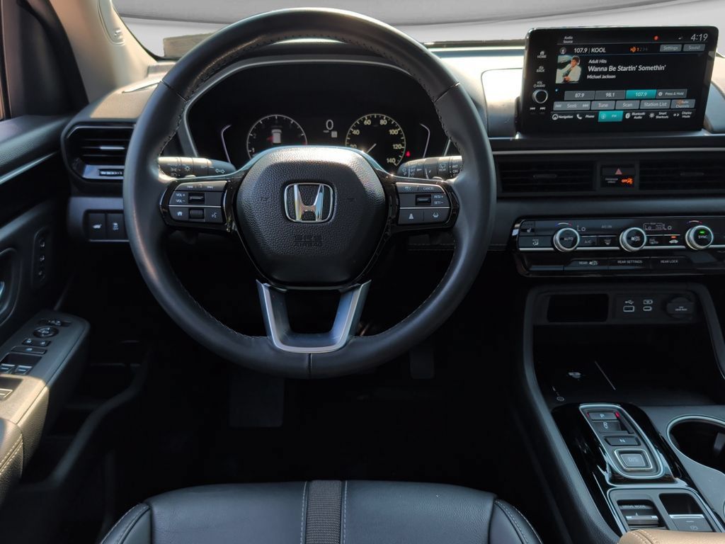 Used 2025 Honda Pilot Touring image 17