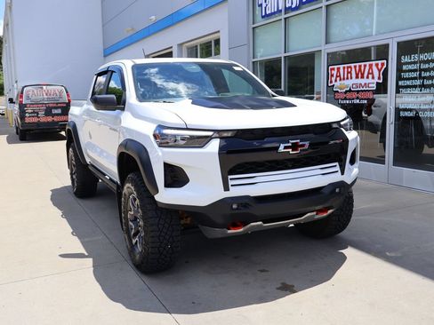 Certified 2024 Chevrolet Colorado ZR2 w/ Technology Package AWD/4WD image 2