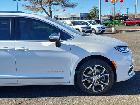 New 2026 Chrysler Pacifica Pinnacle image 8