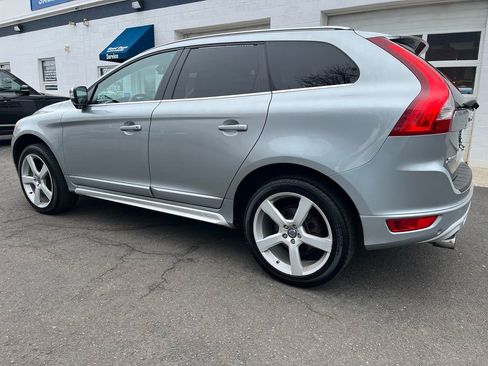 Used 2010 Volvo XC60 T6 R-Design image 2