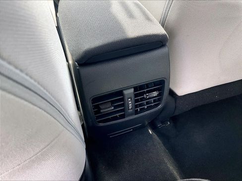 Used 2024 Toyota Corolla Cross LE image 28