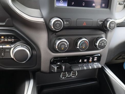 Used 2022 RAM 2500 Big Horn w/ Night Edition AWD/4WD image 18