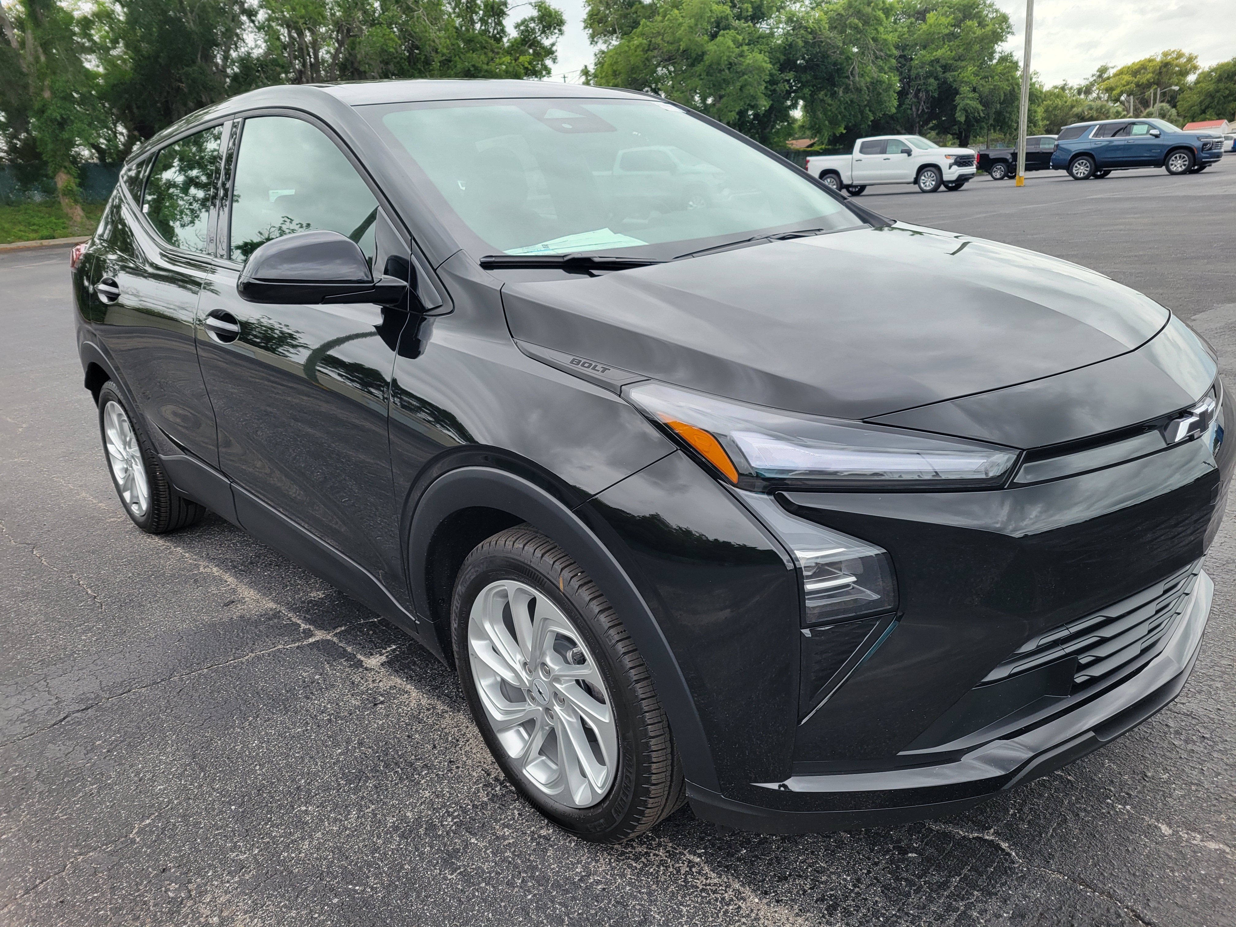 New 2027 Chevrolet Bolt LT w/ Comfort Package FWD image 3