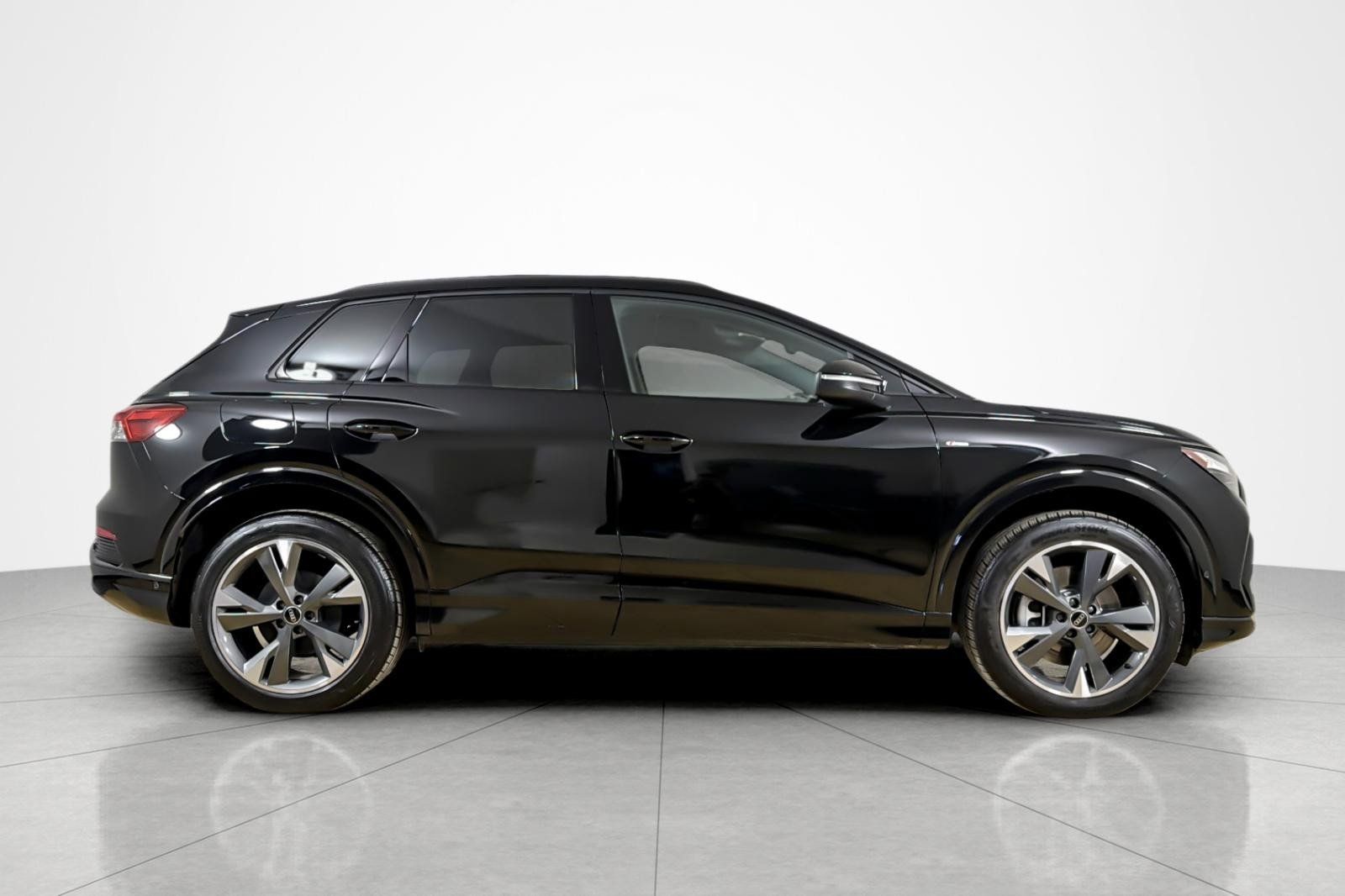 Certified 2023 Audi Q4 e-tron Premium Plus w/ Premium Plus AWD/4WD image 6