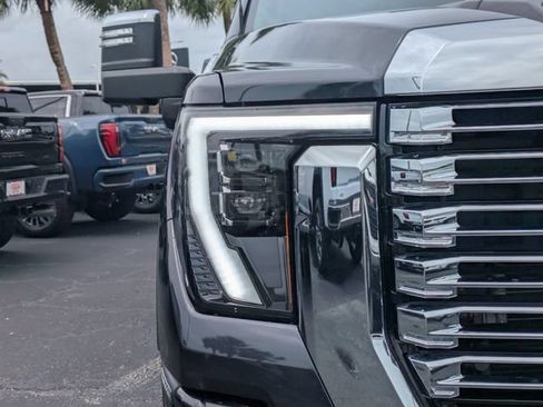 Used 2024 GMC Sierra 3500 Denali w/ Denali Reserve Package AWD/4WD image 9