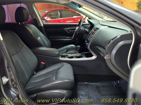 Used 2013 Nissan Altima 2.5 SL w/ Technology Pkg image 16