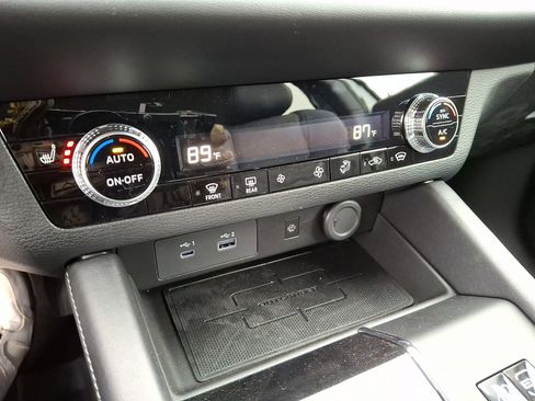 New 2025 Mitsubishi Outlander SE image 15