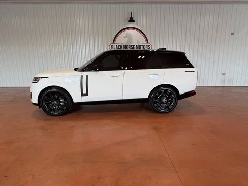 Used 2022 Land Rover Range Rover SE AWD/4WD image 2