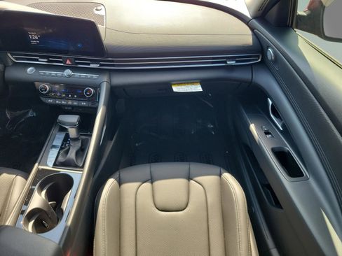 New 2026 Hyundai Elantra Limited image 11