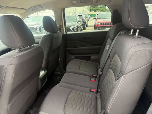 Used 2025 Nissan Pathfinder SV AWD/4WD image 22