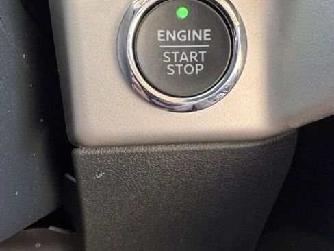 Used 2024 Ford Expedition XLT image 24